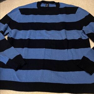 Gap sweater